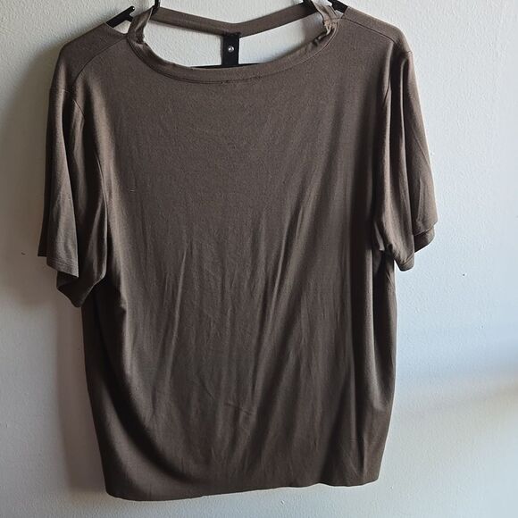 Tobi Shirt w Y Cut Out NWOT - Picture 2 of 5